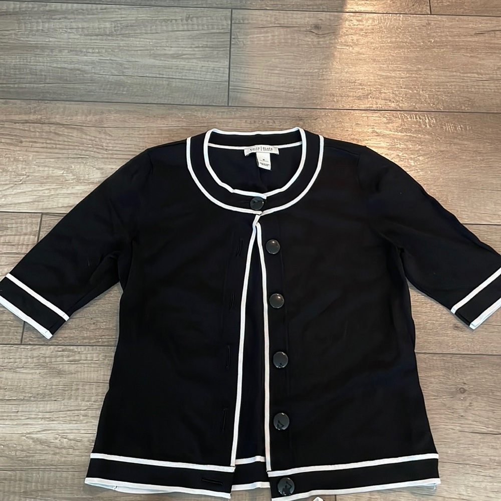 Excellent Used Condition White House Black Market Two Piece Sweater and Tank